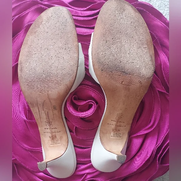 CLEARANCE ANN TAYLOR Heeled Slides - Picture 2 of 5